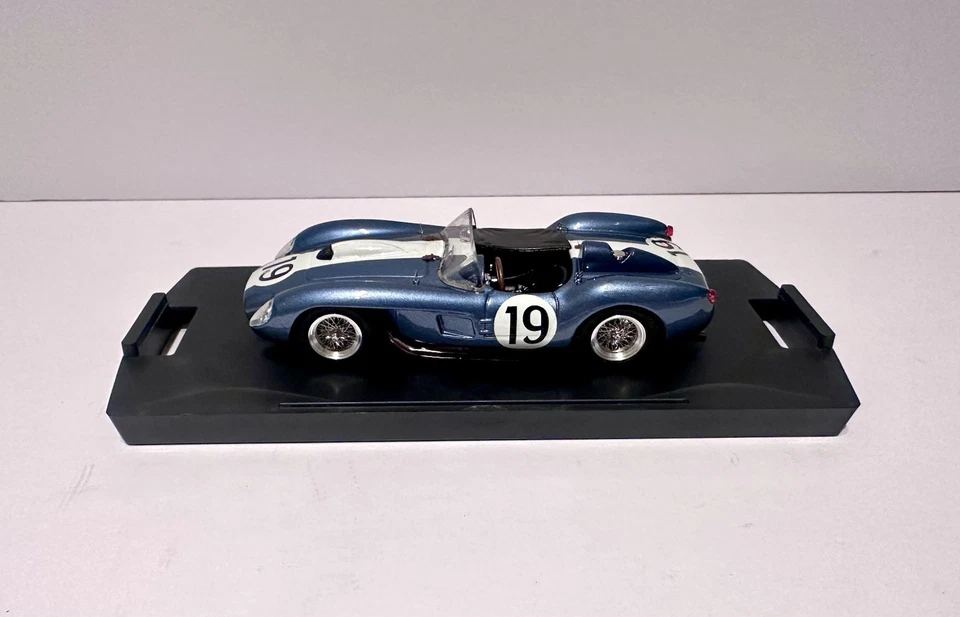 Bang Ferrari 250 TR 58 "Testa Rossa" #19 Le Mans 1958 Martin Tamavo escala 1/43 Foto 1 de 4