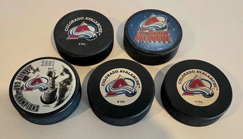(5) Vintage 2000's Colorado Avalanche Official Hockey Pucks BRAND NEW LOT Of 5 Cover