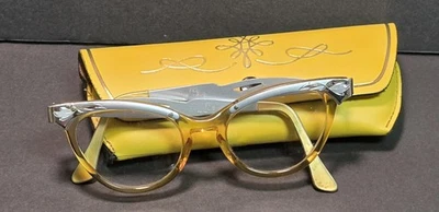 Óculos vintage B&L bi-focal ouro e prata com estojo de óculos amarelo, 4,25 x 5,5 - Imagem 1 de 4