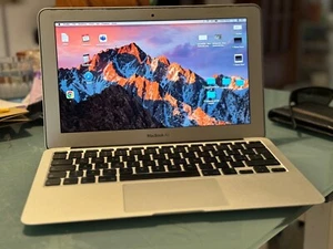 MacBook Air 11 pollici, late 2010 , 1,4 intel core duo, 2 Gb Ram, 60Gb HD - Foto 1 di 2