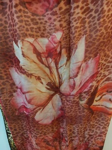 ROBERTO CAVALLI Shawl Scarf Made in Italy Mega Quality FLOWERS DETAILS 100% SILK - Imagen 1 de 18