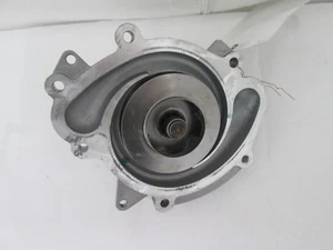 Mercedes-Benz Om642 Wasserpumpe mit Riemenscheibe 7-rillig A6422000701 neuwertig - Picture 1 of 2
