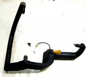 Homelite Motosega 3314 Manico Posteriore + Acceleratore Asse 511721004, 511721001, PS06283 - Foto 1 di 4