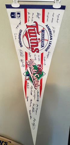 MINNESOTA TWINS  TEAM SIGNATURES 1987 CHAMPIONS VINTAGE FELT PENNANT 9/4/2021 Cover