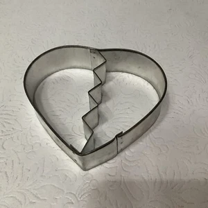 Heart Shape Divided Cookie Cutter Approx, 4” X 4” - Picture 1 of 1
