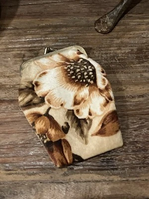 VINTAGE 70S VELVET CHENILLE FLORAL CIGARETTE CASE COIN PURSE BRASS CLASP CLOSURE - Image 1 of 3
