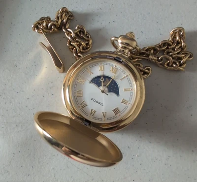 Reloj Bolsillo Fossil Fase Lunar Tono Dorado Batería Nueva y Batería Extra y Estuche Foto 1 de 4