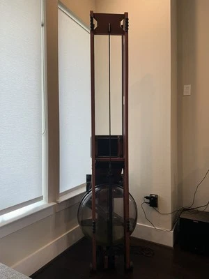 Máquina de resistencia al agua para remo Ergatta. Diseño único y elegante hecho a mano. Foto 1 de 4