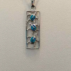 VERY FEMININE STERLING SILVER SEA TURTLE PENDANT AND CHAIN - Picture 1 of 4