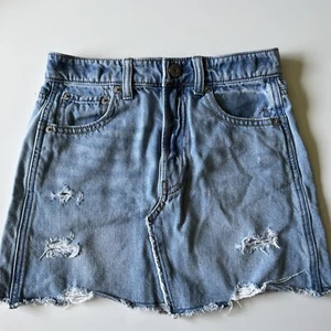 GAP Denim Skirt Tween Teen Girls 8 Blue Adj Waist Distressed Raw Hem Pockets - Picture 1 of 4