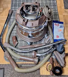 Ancien aspirateur filtre Queen avec accessoires - Excellent état - Photo 1 sur 10