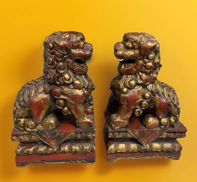 Par de perros foo vintage de mediados de siglo tallados a mano de madera roja dorada dorada 10"x6"x4" asiáticos Foto 1 de 4