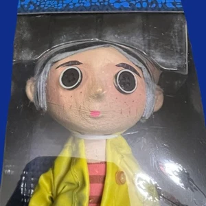 Neu Coraline gelber Regenmantel Requisite Replik 10" Puppe siehe Beschreibung - Bild 1 von 5
