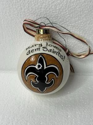 NEW ORLEANS SAINTS 3" Bola de Vidrio Navidad "María" Personalizada Loves Dem Saints Oro Foto 1 de 4