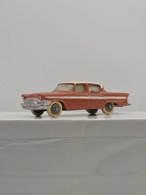 England Dinky Toys 1957 PACKARD CLIPPER #180 JUGADO CON ESTADO Foto 1 de 4