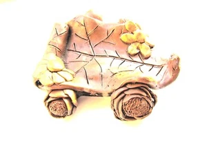 SMALL WOODLAND FAIRY/PIXIE/HOBBIT BED GARDEN ORNAMENT OR PLANTPOT ORNAMENT - Picture 1 of 2