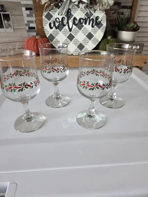 "Juego vintage de 4 copas de agua de vino de Navidad con estampado de hojas de acebo talla 6,5""" Foto 1 de 4