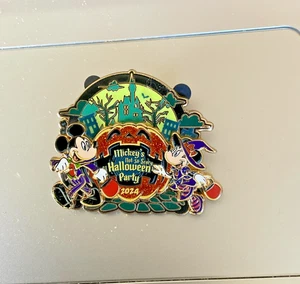 DISNEY WDW MNSSHP 2024 HALLOWEEN PARTY MICKEY & MINNIE MOUSE ANSTECKNADEL - Bild 1 von 2