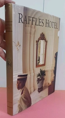 Raffles Hotel by Gretchen Liu HC Foto 1 de 4