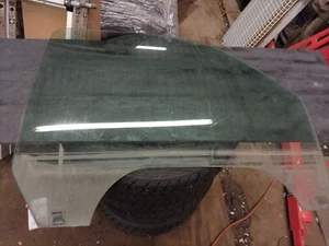 1999-2006 Chevrolet Silverado/Tahoe/Suburban Passenger Side Front Door Glass - Picture 1 of 5