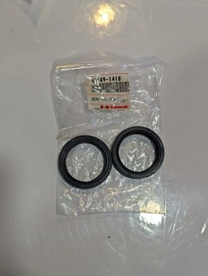 2 New  1994-1997 Kawasaki ZX600 Ninja ZX-6R Fork Outer Oil Seal 92049-1418 - Image 1 of 4