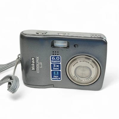 Nikon COOLPIX L2 6.0MP Digital Camera Silver Retro 2000s Digicam Boxed - Image 1 of 4
