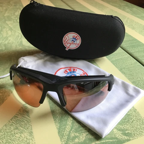 2006 MLB NY Yankees  Black/Amber Wrap Sunglassess With Microfiber & Zipped Case Cover