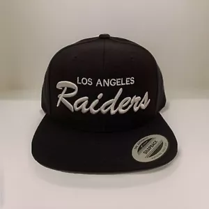 Gorra Gorra Sombrero Negro y Plateado Los Angeles LA Raiders con Impreso Bajo Visera - Imagen 1 de 4