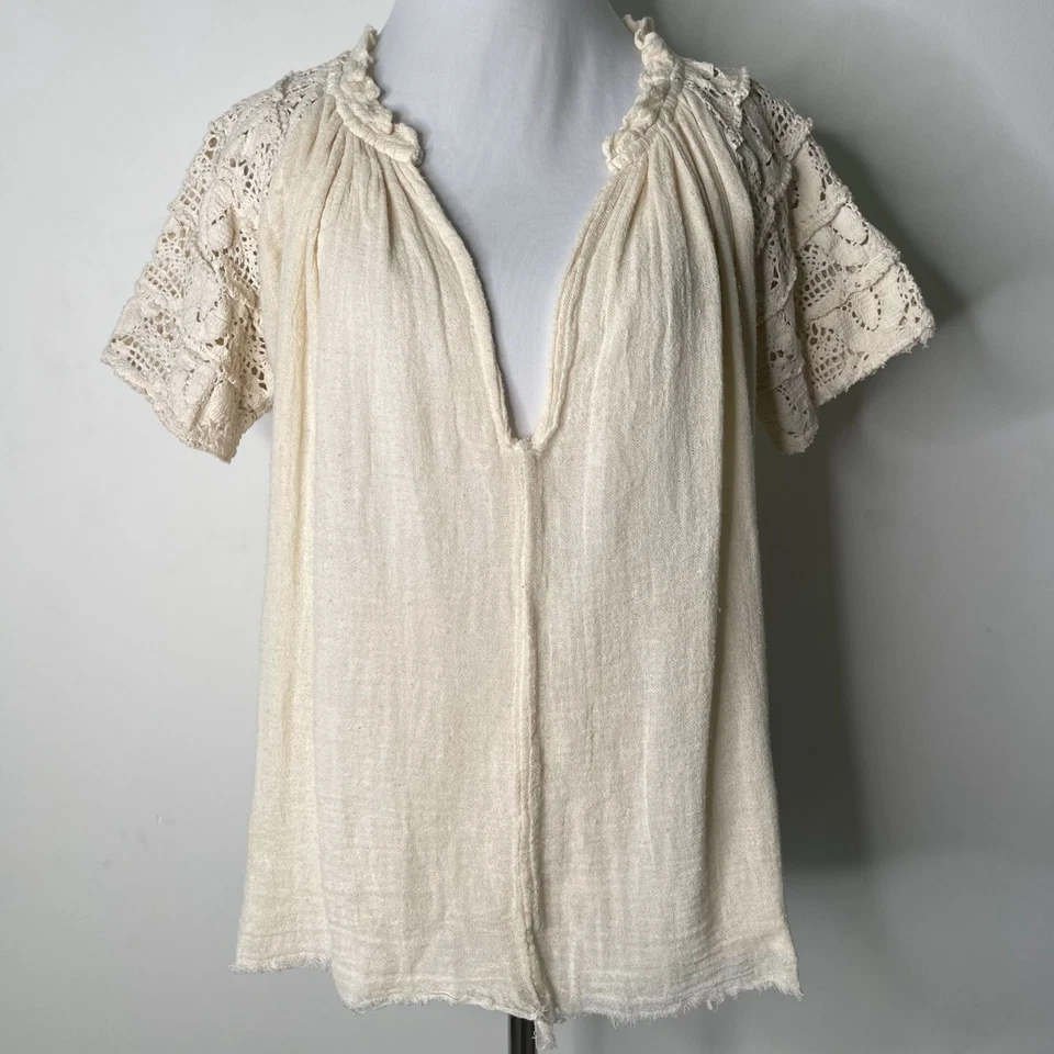 Blusa para mujer Jen's Pirate Booty crema cuello en V con cordones manga corta talla pequeña Foto 1 de 4