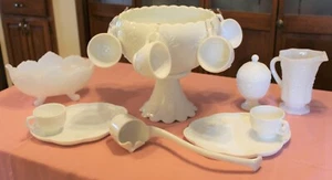 Milkglass punch bowl - Picture 1 of 3