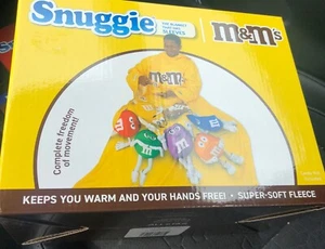 NUEVO M&M's Snuggie "La manta que tiene mangas" M&M's, Mars Candy, Amarillo 2024 - Imagen 1 de 2