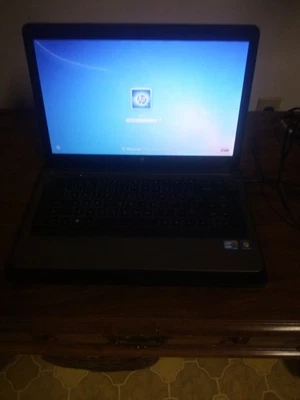 Ноутбук HP 2000-369wm ноутбук ПК * 15,6 дюйма Windows 7 Home Premium жесткий диск 4 ГБ 320 ГБ - Изображение 1 из 4