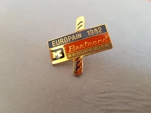 Pin's PRODUITS ALIMENTAIRES - Baguette Europain 1992 Bertrand Groupe Dito - Afbeelding 1 van 2