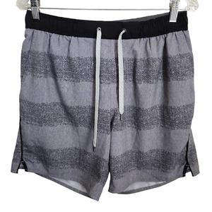 VUORI Hombres M KORE PANTALONES CORTOS *7” Entrepierna Forrados Gris Negro Rayas Pull on Atlético - Imagen 1 de 12