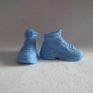 ¡NUEVO! 2023 Barbie Signature Looks Made Para Mover Muñeca Ken #18 Tenis Azules ~ Zapatos - Imagen 1 de 2
