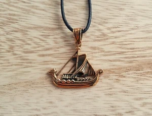 Set Anhänger Wikinger Boot Bronze + Lederband Bronzeschmuck Drachenboot - Bild 1 von 6
