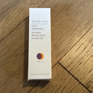 Mary Kay Sun Essentials - Protezione sensibile protezione solare 4764 SPF 15 4,5 oz - Foto 1 di 4