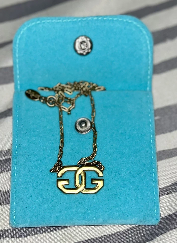 Collar Givenchy GP Logo Vintage Doble G Blanco Chocker Emblema Dije Joyería Foto 1 de 2