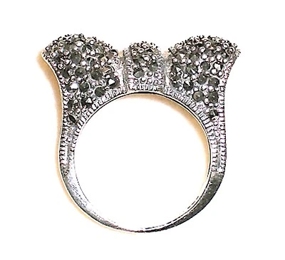 (SIZE 8) LOVELY BOW RING: Marcasite Studded Ring .925 STERLING SILVER - Image 1 of 2