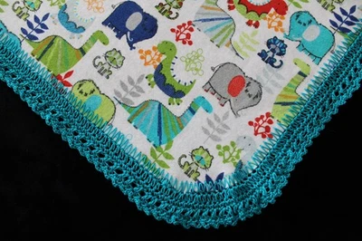 Manta de recepción borde ganchillo a mano nueva regalo baby shower niño ¡JUNGLA Y DINOSAURIOS! Foto 1 de 4