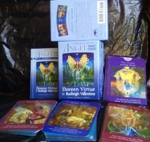 Q  S/H  BOOK ANGEL TAROT CARDS AND GUIDE BOOK 14 X 10 X 5 CM - Picture 1 of 3