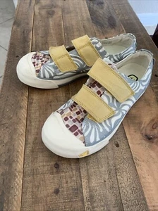 Keen Schuhe Damen oder Teens 6,5 Sneaker - Bild 1 von 8