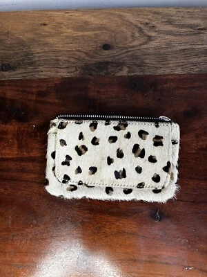 Nueva billetera Urban Outfitters Deena & Ozzy precio de venta sugerido por el fabricante: $25 Foto 1 de 2