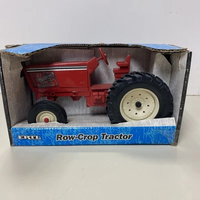 Tractor de cultivo en fila Ertl escala 1/16 de metal fundido a presión Foto 1 de 4
