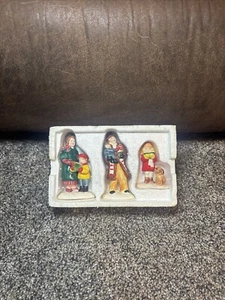 Dept 56 #5105-5 Snow Village Set 3 Caroling Family Accesorio - Imagen 1 de 1