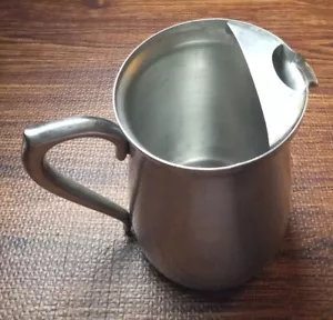 Oneida 18-8 Japan Stainless Water Pitcher With Ice Lip - Picture 1 of 9