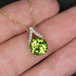 1.00 Ct Round Cut Simulated Peridot Women's Halo Pendant 14K Yellow Gold Plated - Picture 1 of 3