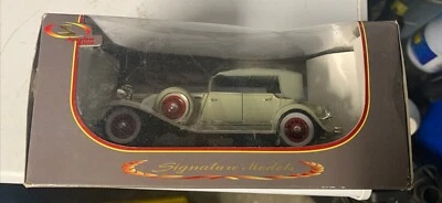 New Signature Models 1932 Chrysler Lebaron Gray 1:32 Scale Diecast Car Sedan - Image 1 of 4