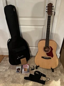 Donner DAG-1 w/bag & stand strap and bridge picks and chord book - Picture 1 of 24