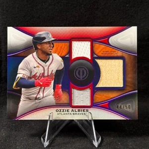 Triple reliquia roja Topps Tribute Ozzie Albies 2025 44/50 Atlanta Braves - Imagen 1 de 3